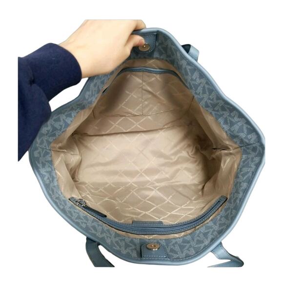 Michael Kors Jet Set Medium Carryall Tote Blue & White Aluminum Charm Zip Purse - Picture 8 of 10